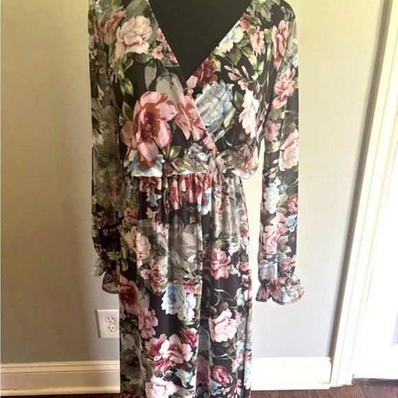 Everly  Maxi Dress size small - Picture 1 of 5